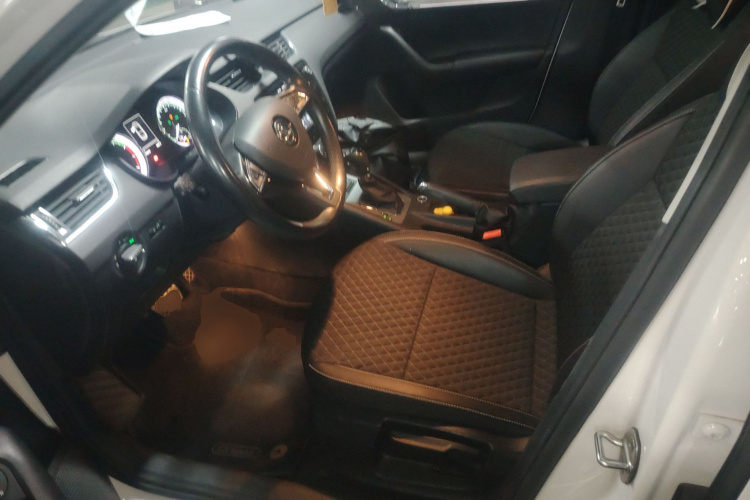 斯柯达 明锐 2018款 1.6L 自动豪华版局部细节19