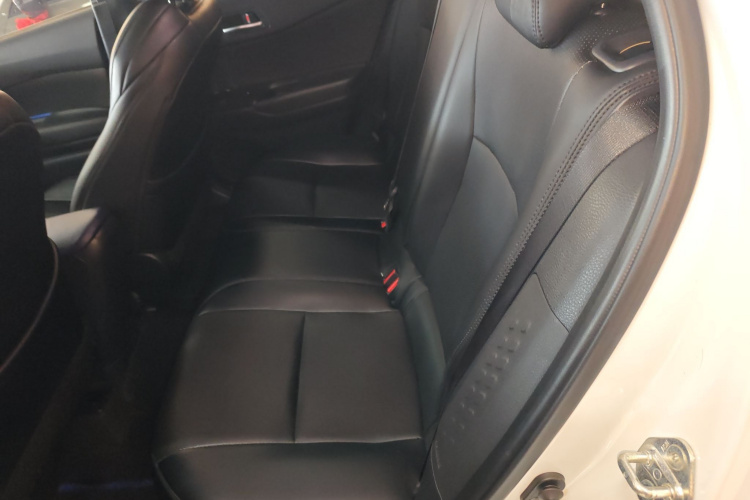 丰田C-HR 2022款 2.0L 舒适版中控内饰21