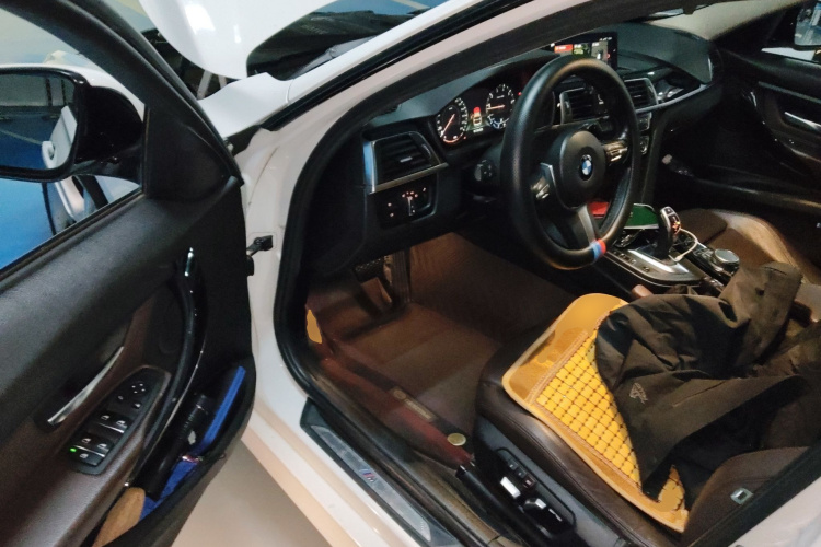 宝马3系 2018款 320Li 领先型M运动套装中控内饰20