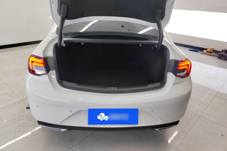 别克 君威 2020款 552T 精英型机舱底盘23