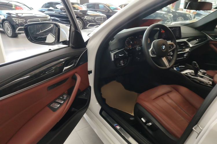 宝马5系 2020款 530Li 领先型 M运动套装中控内饰7003