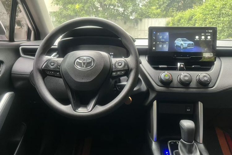 丰田 卡罗拉锐放 2023款 2.0L 先锋版中控内饰7007
