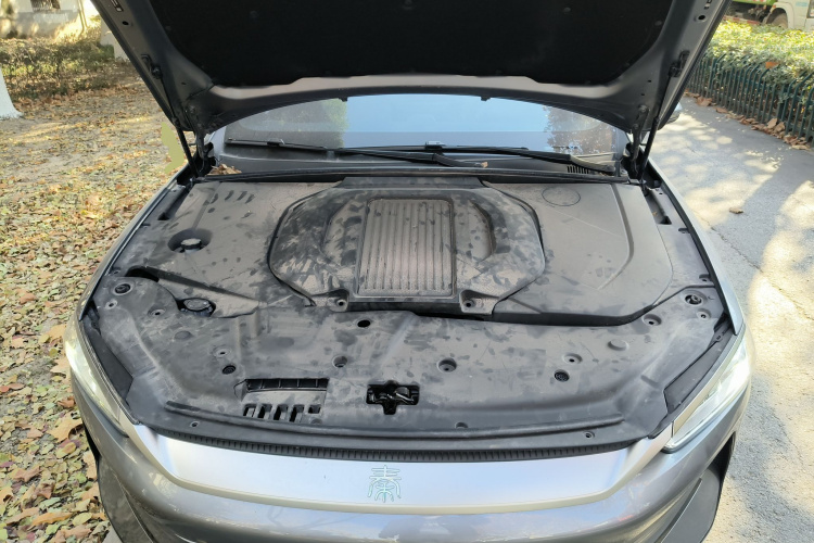 比亚迪 秦PLUS 2024款 荣耀版 EV 420KM领先型机舱底盘24