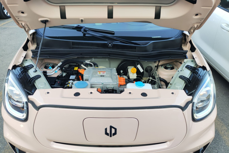 零跑汽车 零跑T03 2021款 400豪华版机舱底盘24