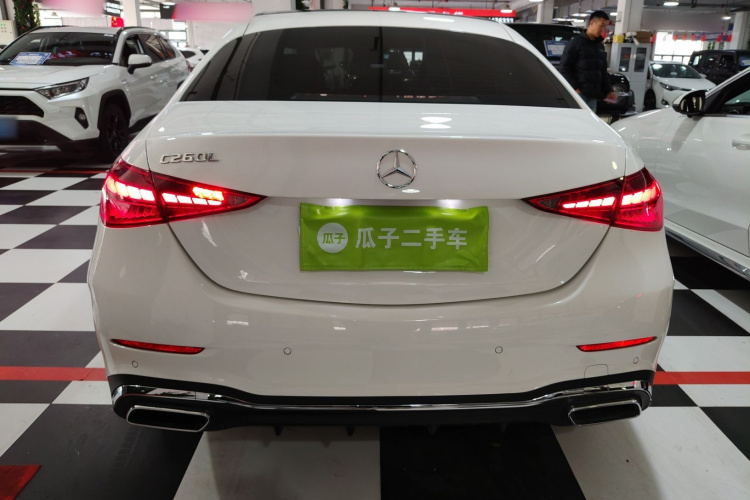 奔驰C级 2023款 C 260 L 运动版车身外观6