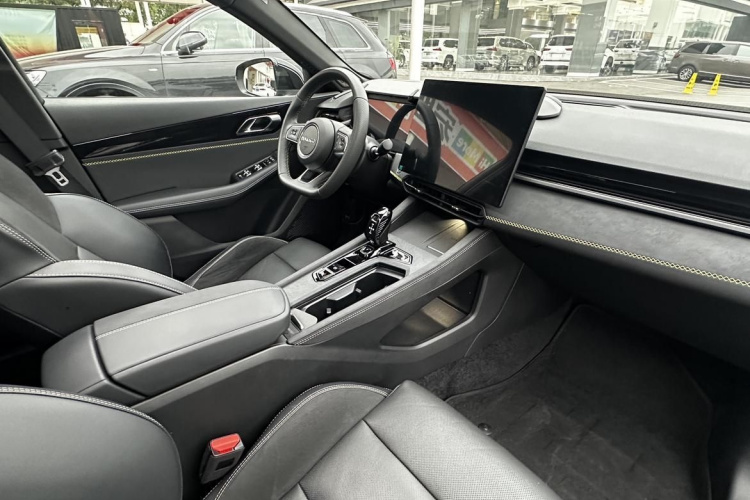 领克03 2025款 1.5TD DCT冠军版Pro中控内饰7012