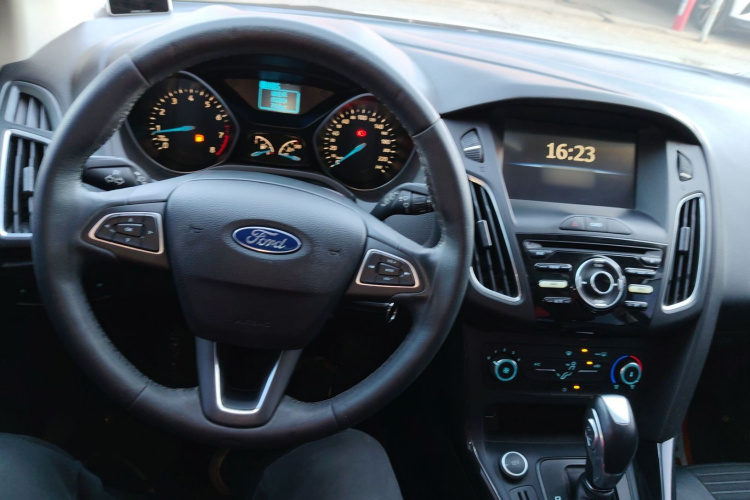 福特 福克斯 2018款 两厢经典 1.6L 自动风尚型智行版中控内饰12