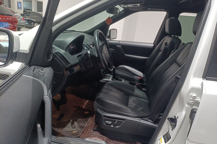 路虎 神行者2 2014款 2.0T Si4 SE汽油版中控内饰7003