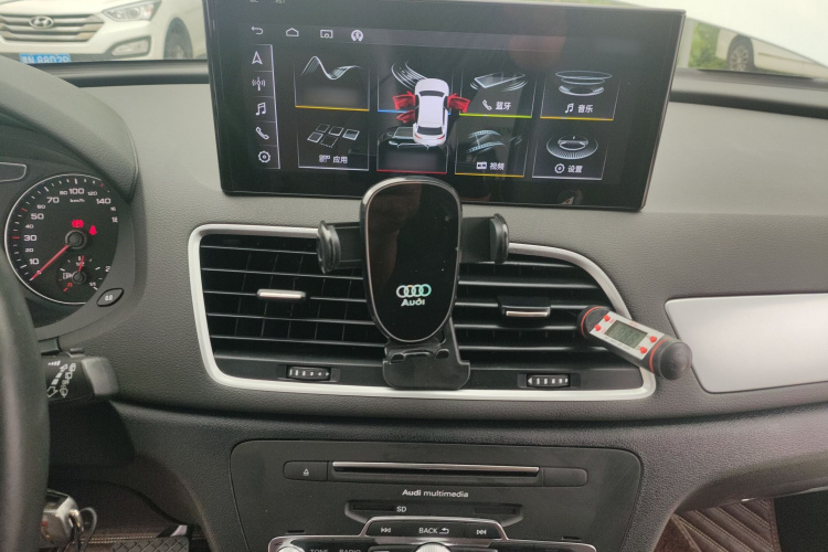 奥迪Q3 2018款 30周年年型 30 TFSI 时尚型局部细节16