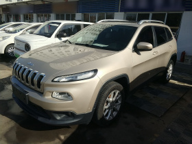 Jeep 自由光 2016款 2.0L 优越版