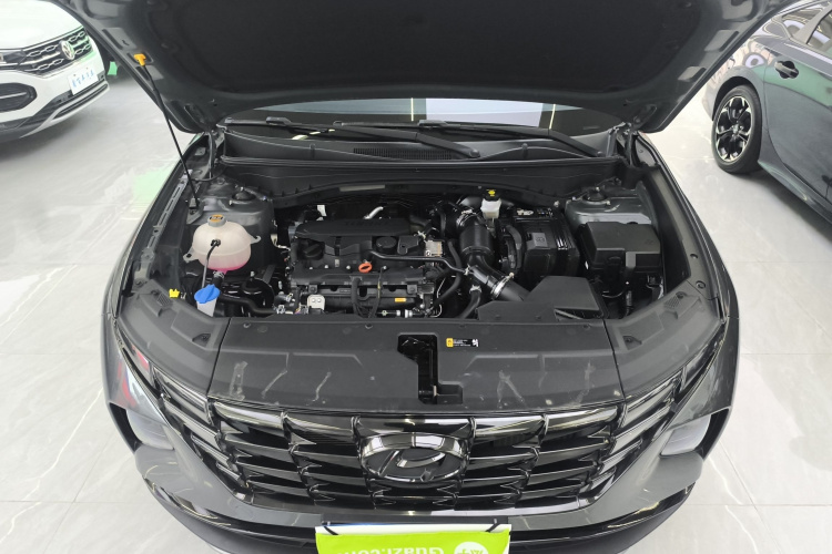 现代 2023款 途胜L 1.5T 自动两驱LUX尊贵版机舱底盘24