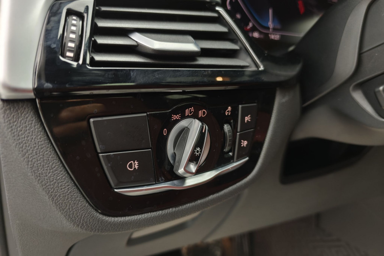 宝马5系新能源 2021款 535Le 先锋版M运动套装局部细节9009