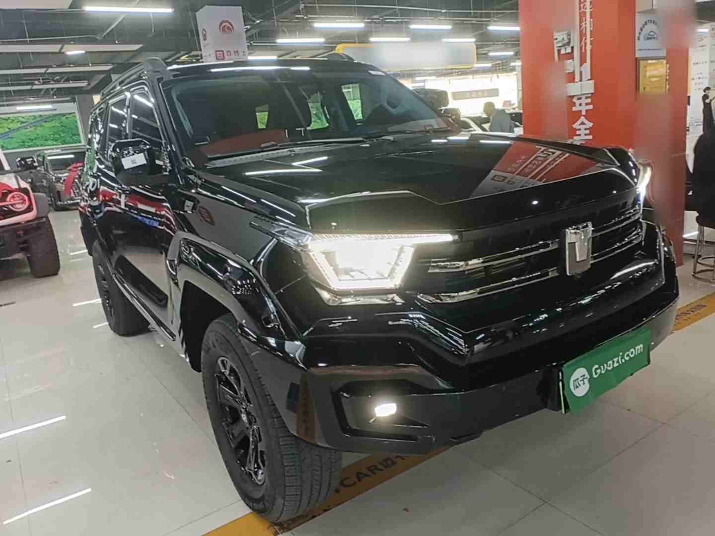 车辆右前45度霸气外观