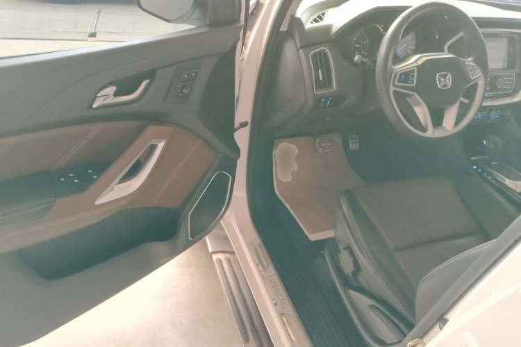 江铃 驭胜S350 2017款 2.0T 自动两驱柴油豪华版5座中控内饰7003