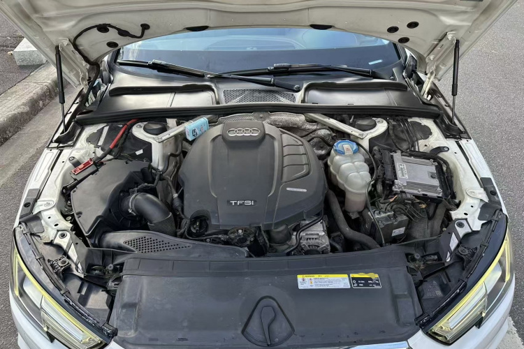 奥迪A4L 2017款 Plus 40 TFSI 运动型局部细节24