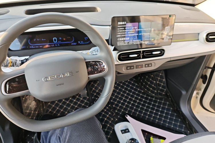 吉利银河 熊猫 2025款 210km 元气熊中控内饰12