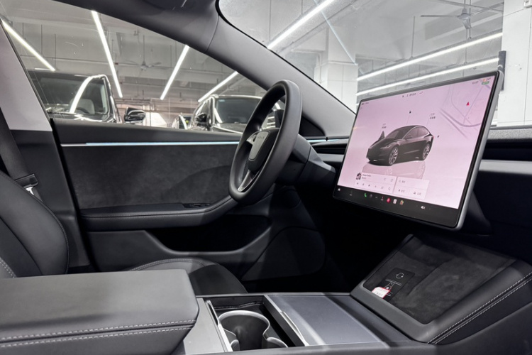 特斯拉 Model 3 2023款 长续航全轮驱动版中控内饰7007
