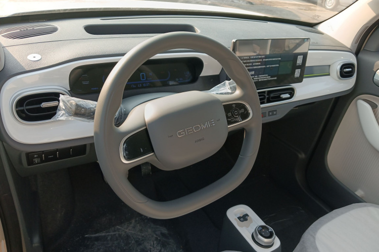 吉利银河 熊猫 2025款 210km 元气熊中控内饰12