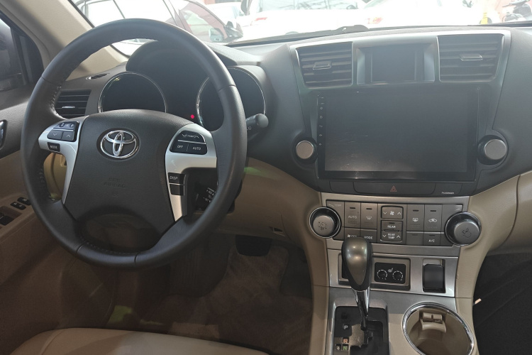 丰田 汉兰达 2012款 2.7L 两驱7座豪华版中控内饰7002