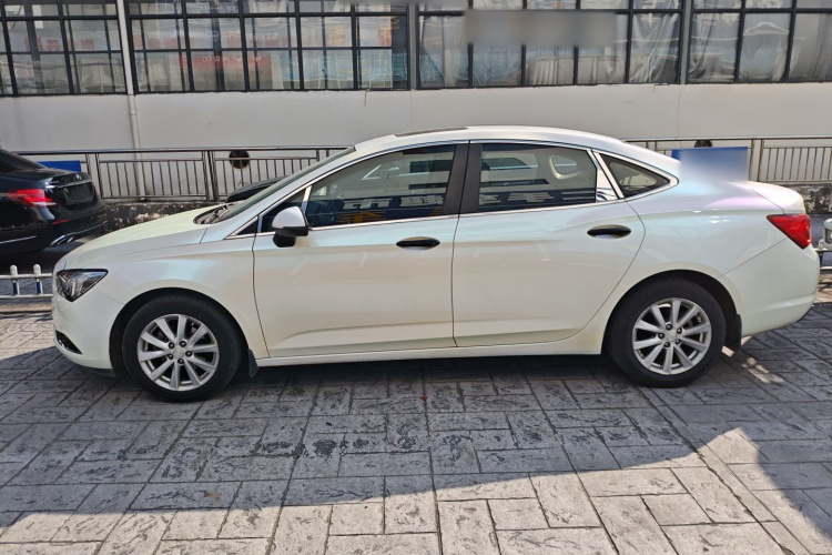 别克 威朗 2015款 三厢 20T 双离合领先型车身外观4