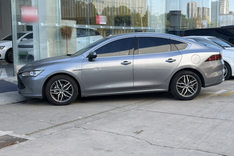 比亚迪 秦PLUS 2021款 DM-i 55KM 旗舰型车身外观6005