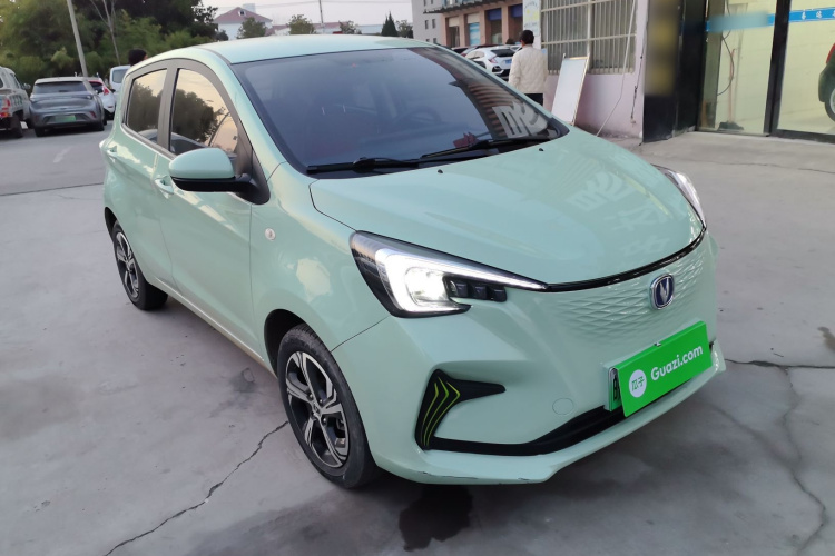 长安欧尚 奔奔E-Star 2022款 清心版 多彩款 磷酸铁锂车身外观3