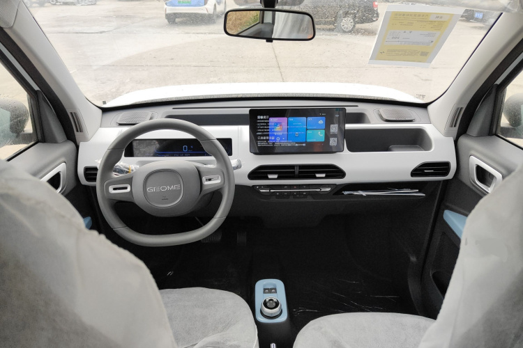 吉利银河 2024款 熊猫mini 200km 耐力熊中控内饰12