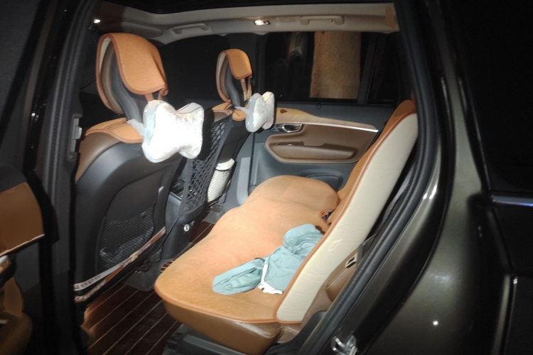 沃尔沃XC90 2019款 T6 智逸版 7座 国VI中控内饰21