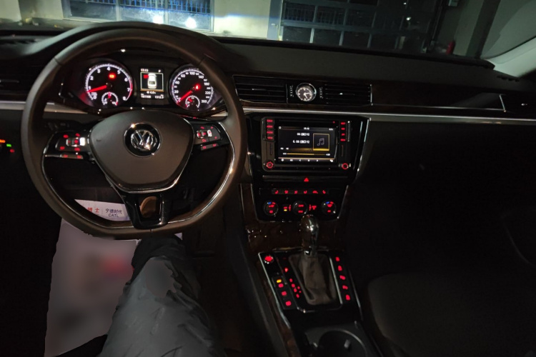 大众 帕萨特 2017款 380TSI DSG旗舰版中控内饰7002