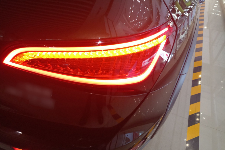 奥迪Q5 2017款 Plus 40 TFSI 技术型车身外观9