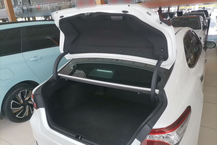 丰田 凯美瑞 2019款 改款 2.0G 豪华版局部细节23