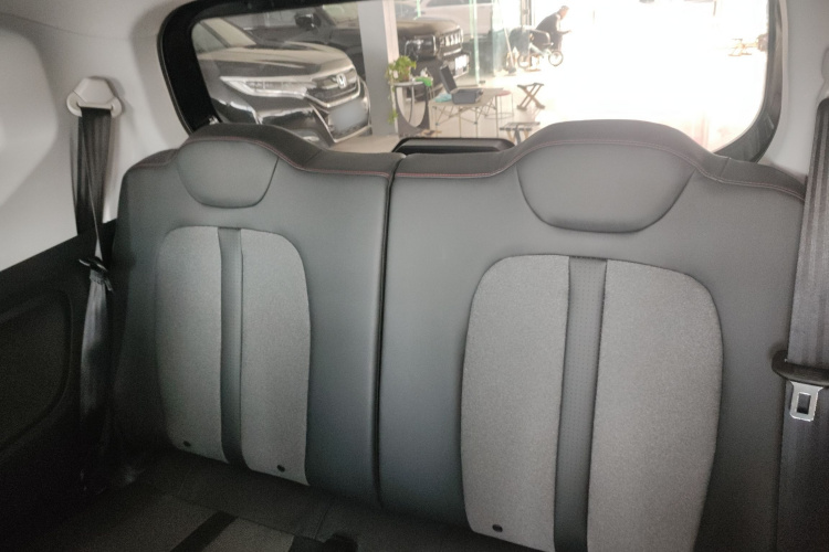 五菱汽车 宏光MINIEV 2022款 GAMEBOY 200km 玩咖款 磷酸铁锂中控内饰7004