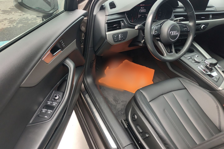 奥迪A4L 2019款 40 TFSI 进取型 国VI中控内饰7003