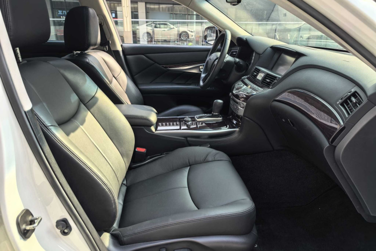 英菲尼迪Q70 2019款 Q70L 2.0T 悦享版局部细节41