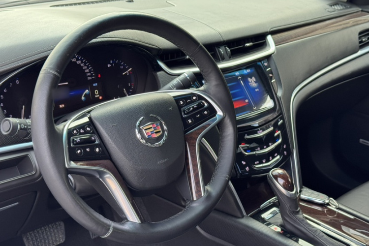 凯迪拉克XTS 2013款 28T 豪华型中控内饰7011