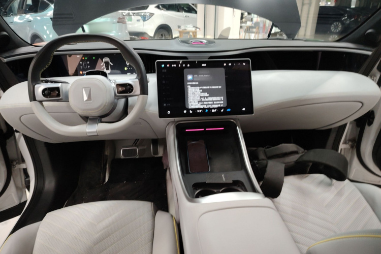 阿维塔11 2023款 鸿蒙 116度 奢享版中控内饰7002