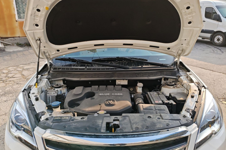 长安CS35 2017款 1.6L 自动豪华型机舱底盘24