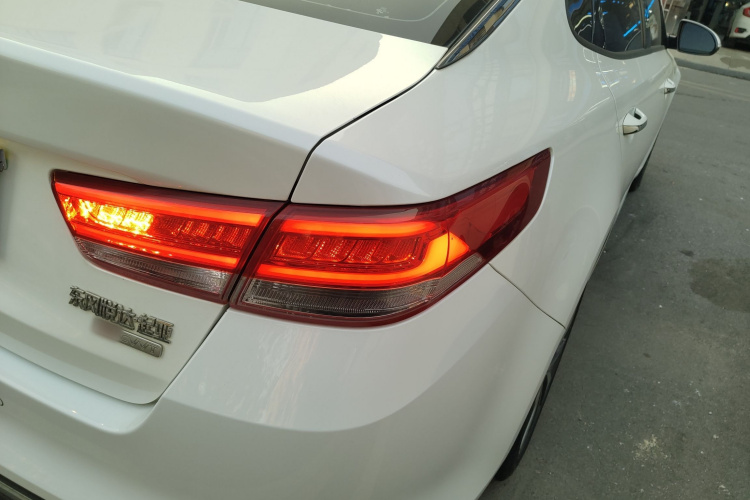 起亚K5 2017款 2.0L 自动15周年特别版LUX车身外观9