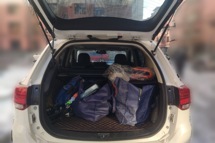 三菱 欧蓝德(进口) 2016款 2.4L 四驱精英版 5座中控内饰23