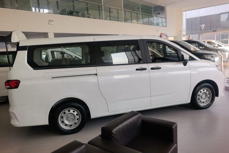 BAW北汽制造 锐胜王牌M7 2024款 1.6L 长轴创富型 7座车身外观6003