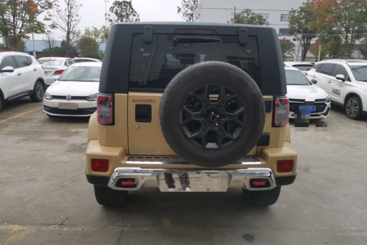 北京BJ40 2019款 2.3T 自动四驱环塔冠军版 国VI车身外观6