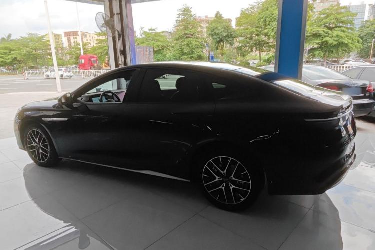 比亚迪 海豹 2023款 DM-i 1.5T 121km 尊荣型车身外观4