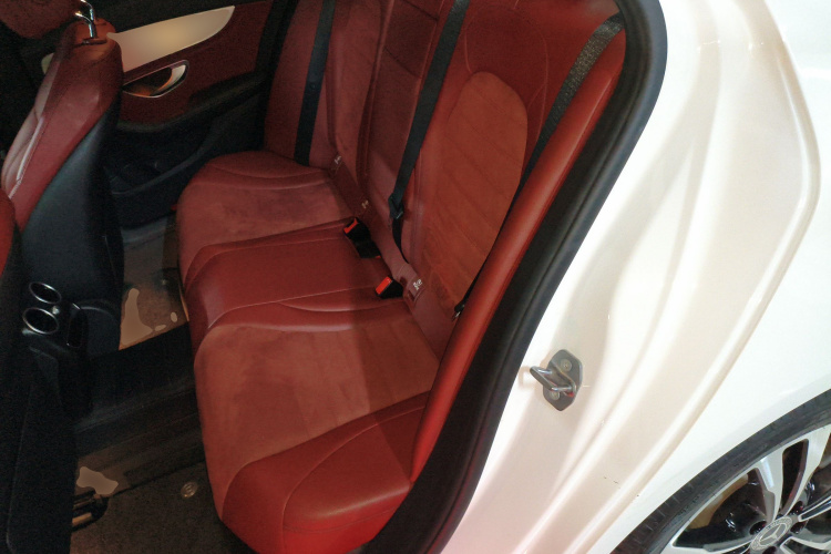 奔驰C级 2019款 C 260 运动版中控内饰21