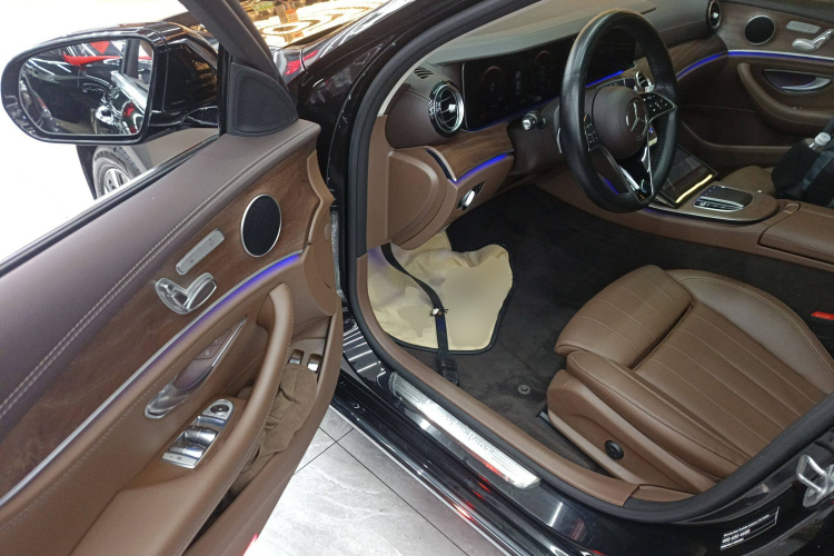 奔驰E级新能源 2022款 改款 E 350 e L 插电式混合动力轿车中控内饰20