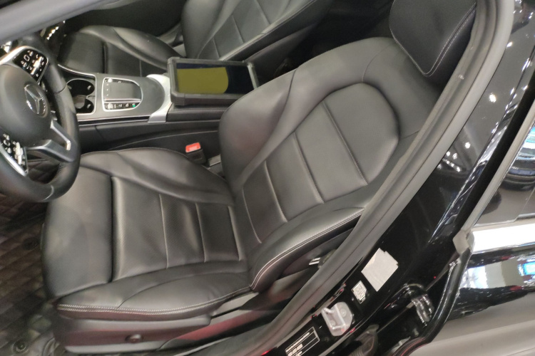 奔驰C级 2019款 C 180 L 时尚型运动版局部细节19