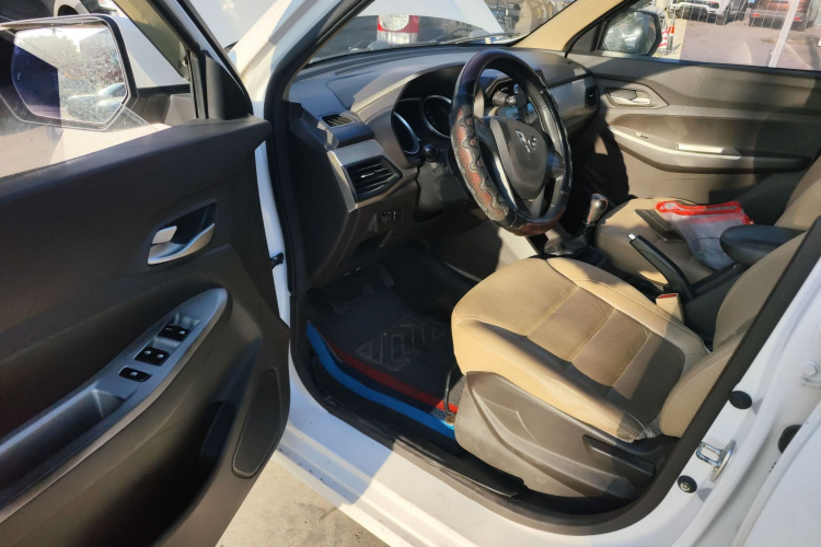 五菱汽车 五菱宏光 2019款 1.5L S舒适型国VI LAR中控内饰7003