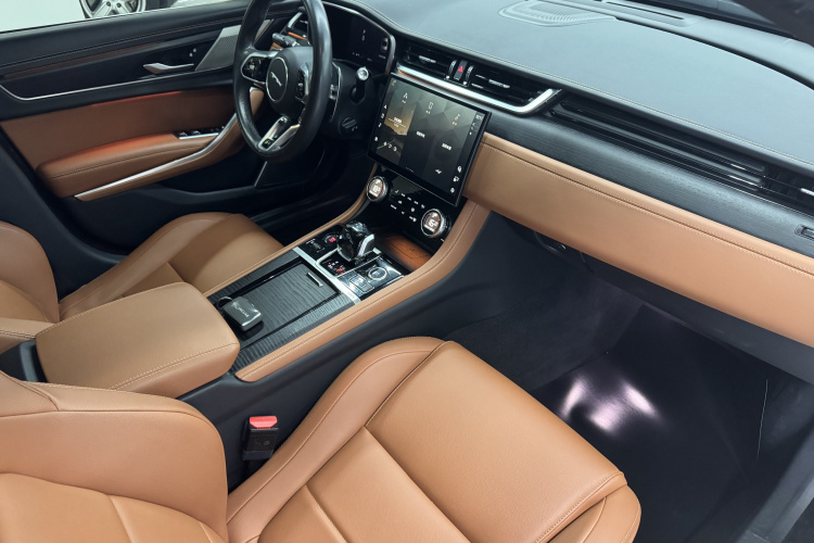 捷豹XFL 2022款 XFL 2.0T P250 两驱精英运动版中控内饰7010