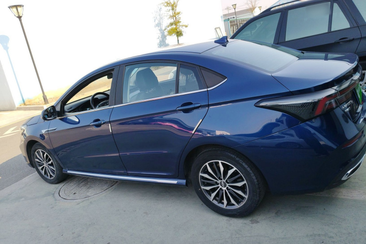 奇瑞 艾瑞泽5 PLUS 2021款 小泽 1.5T CVT型PLUS车身外观4