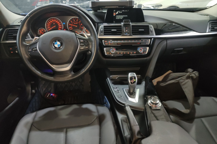 宝马3系 2017款 320Li M运动型中控内饰7002