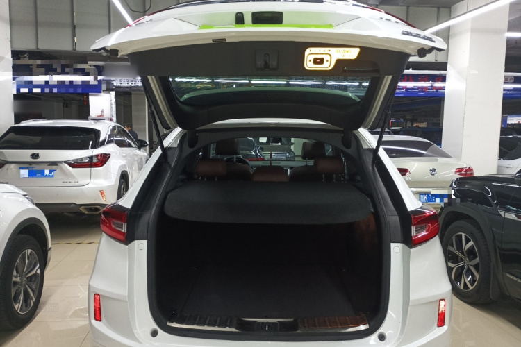 本田UR-V 2017款 370TURBO 两驱尊贵版 国V机舱底盘23